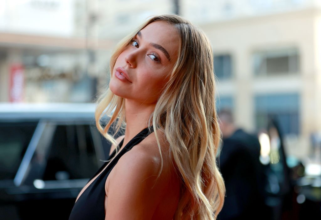 Alexis Ren Net Worth 2022 .